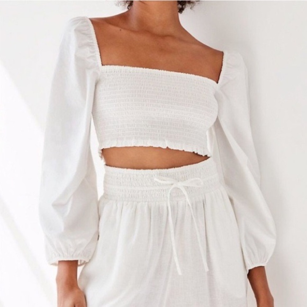 Aritzia Wilfred Inaya Smocked Crop Top